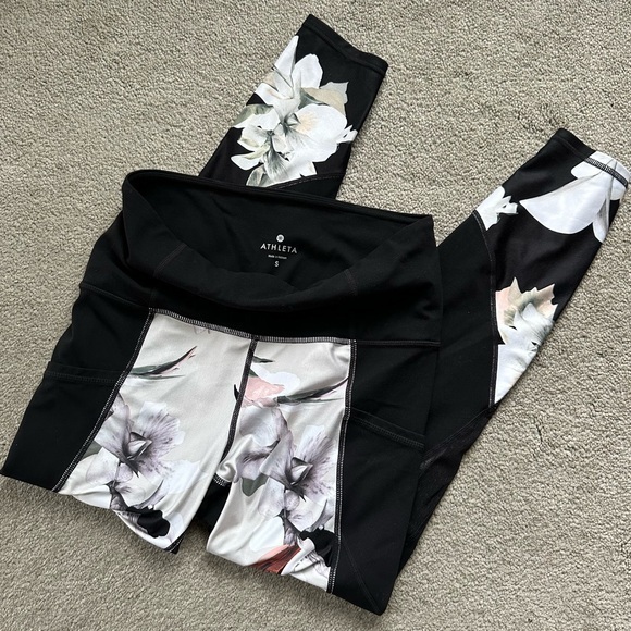 Athleta High Rise Black Floral Leggings Mesh‎ Sides Size S Side Pockets - Picture 1 of 6
